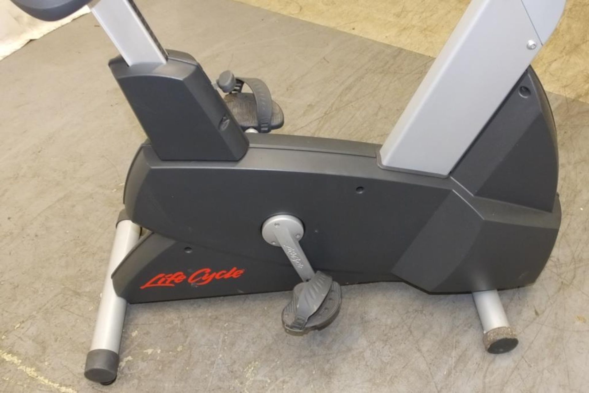 Life Fitness CLSC Exercise Bike - powers up - functionality untested - Image 3 of 9