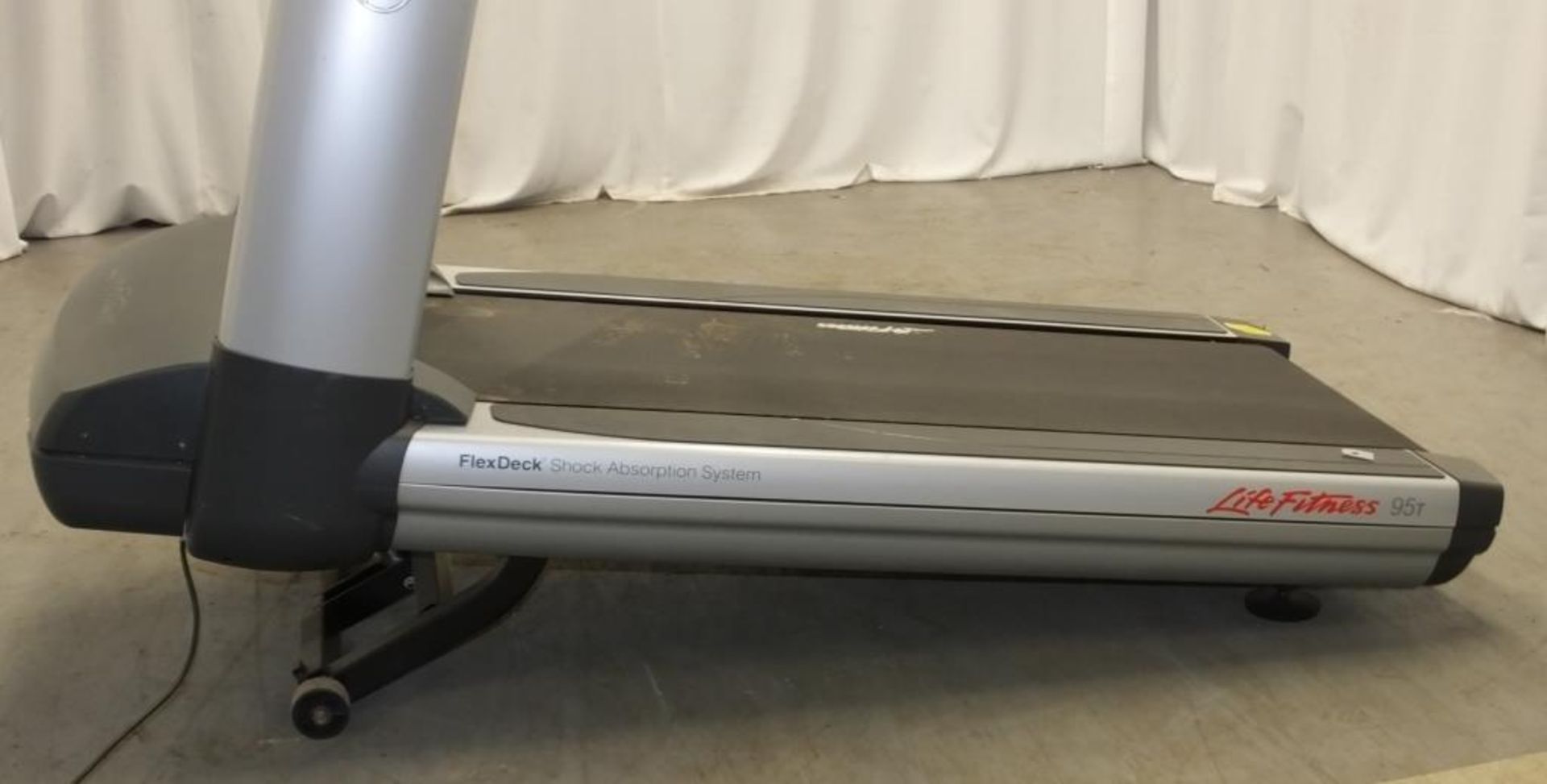 Life Fitness 95T FlexDeck shock absorption system treadmill - powers up - functionality untested - Image 12 of 12