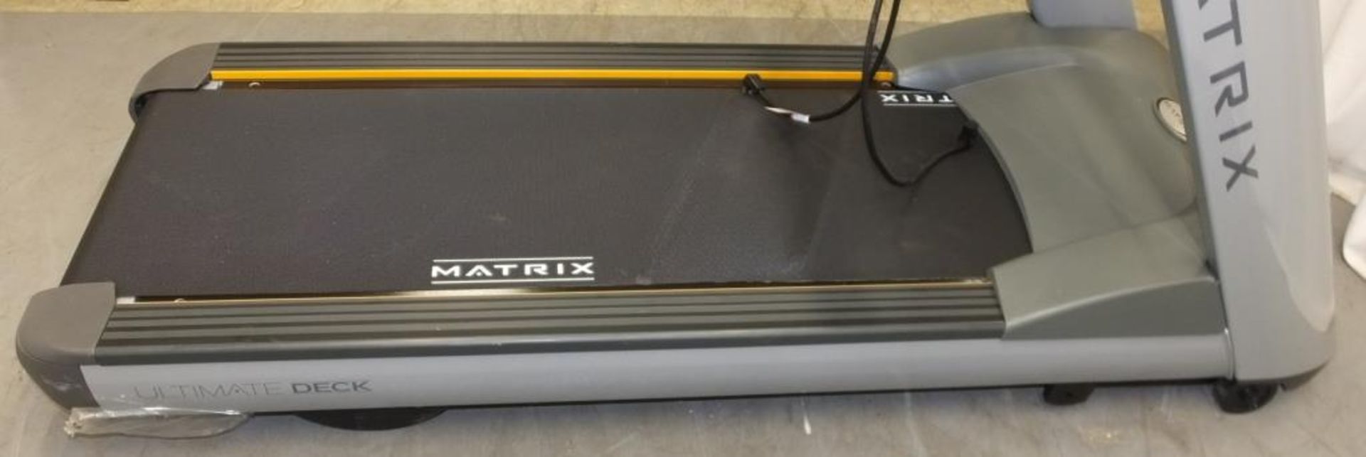 Matrix Ultimate Deck T-5x/7x treadmill - power not tested due to American power supply - Image 6 of 8