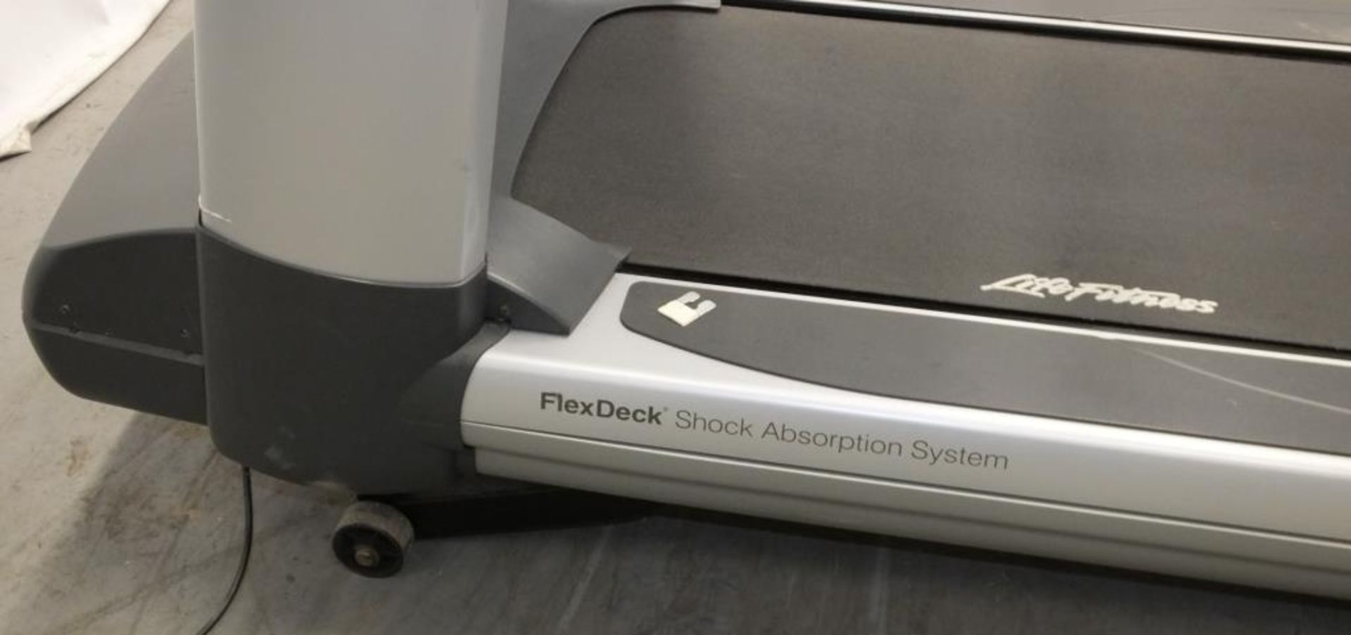 Life Fitness 95T FlexDeck shock absorption system treadmill - powers up - functionality untested - Image 2 of 14