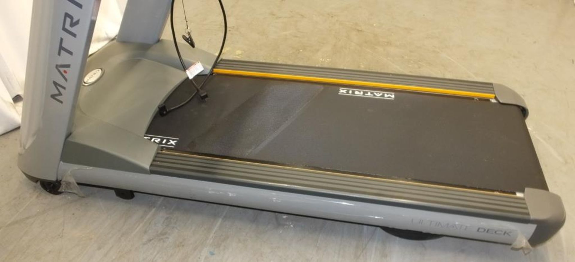 Matrix Ultimate Deck T-5x/7x treadmill - power not tested due to American power supply - Image 5 of 8