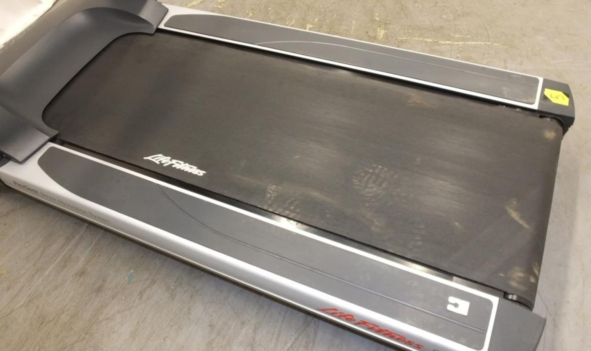 Life Fitness 95T FlexDeck shock absorption system treadmill - powers up - functionality untested - Image 11 of 15