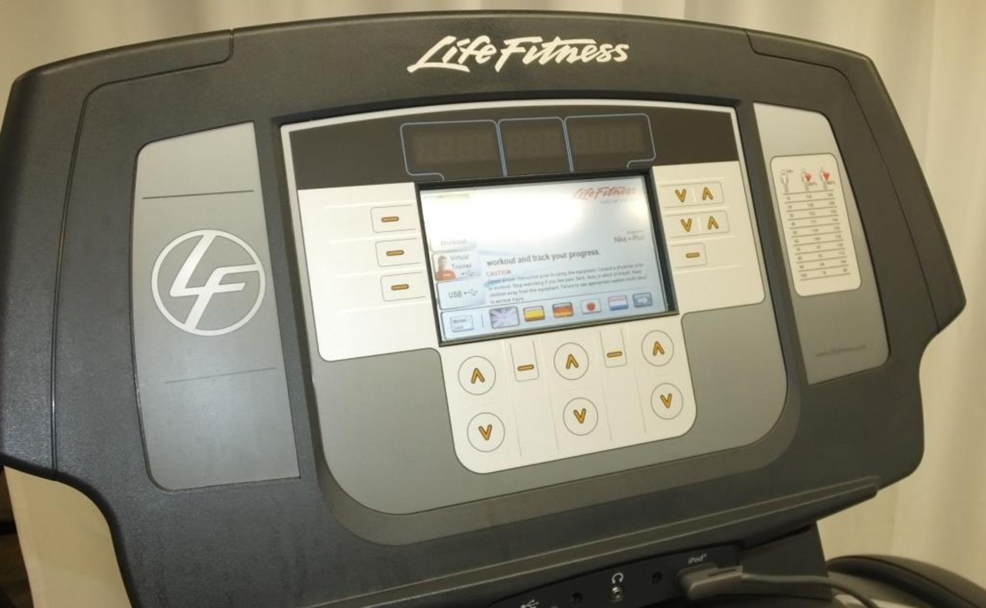 Life Fitness 95T FlexDeck shock absorption system treadmill - powers up - functionality untested - Image 12 of 20
