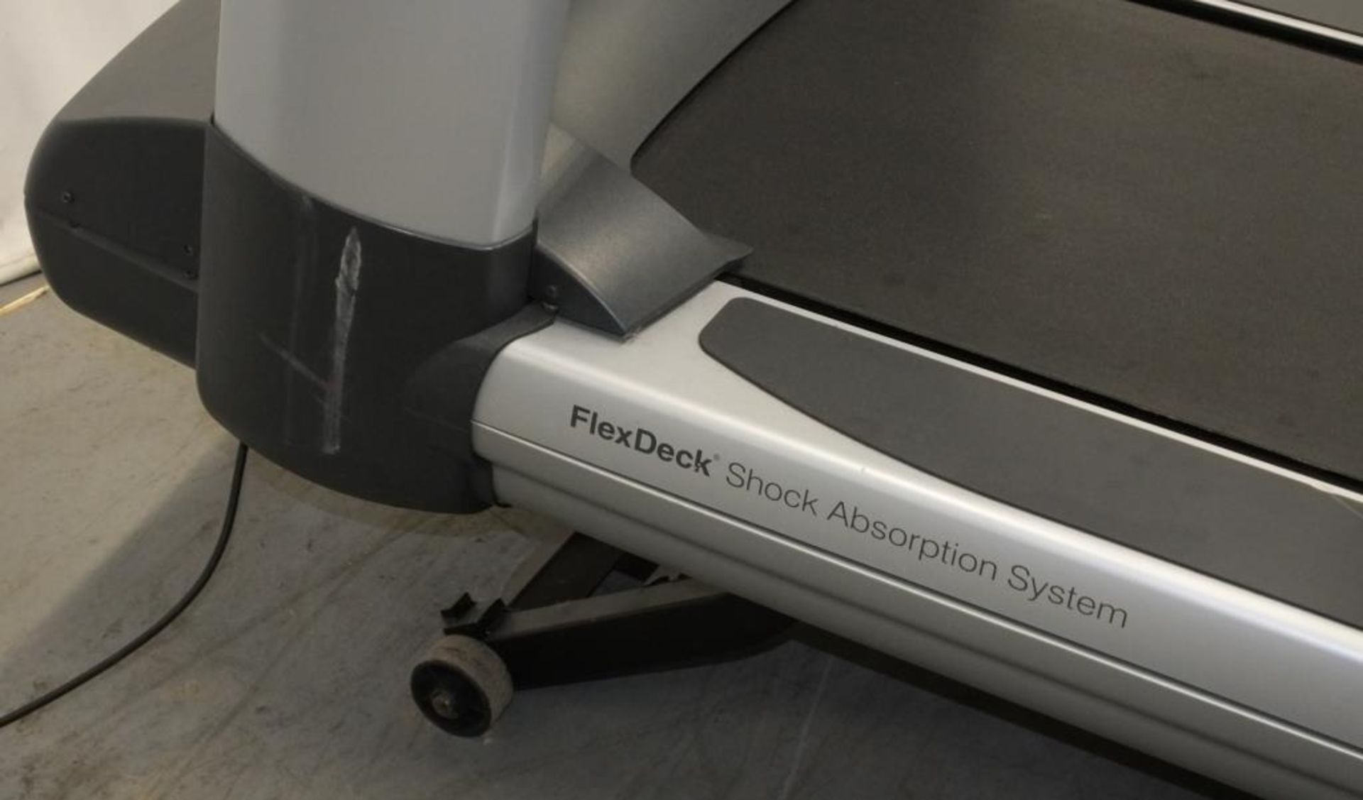 Life Fitness 95T FlexDeck shock absorption system treadmill - powers up - functionality untested - Image 2 of 15