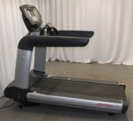 Life Fitness 95T FlexDeck shock absorption system treadmill - powers up - functionality untested