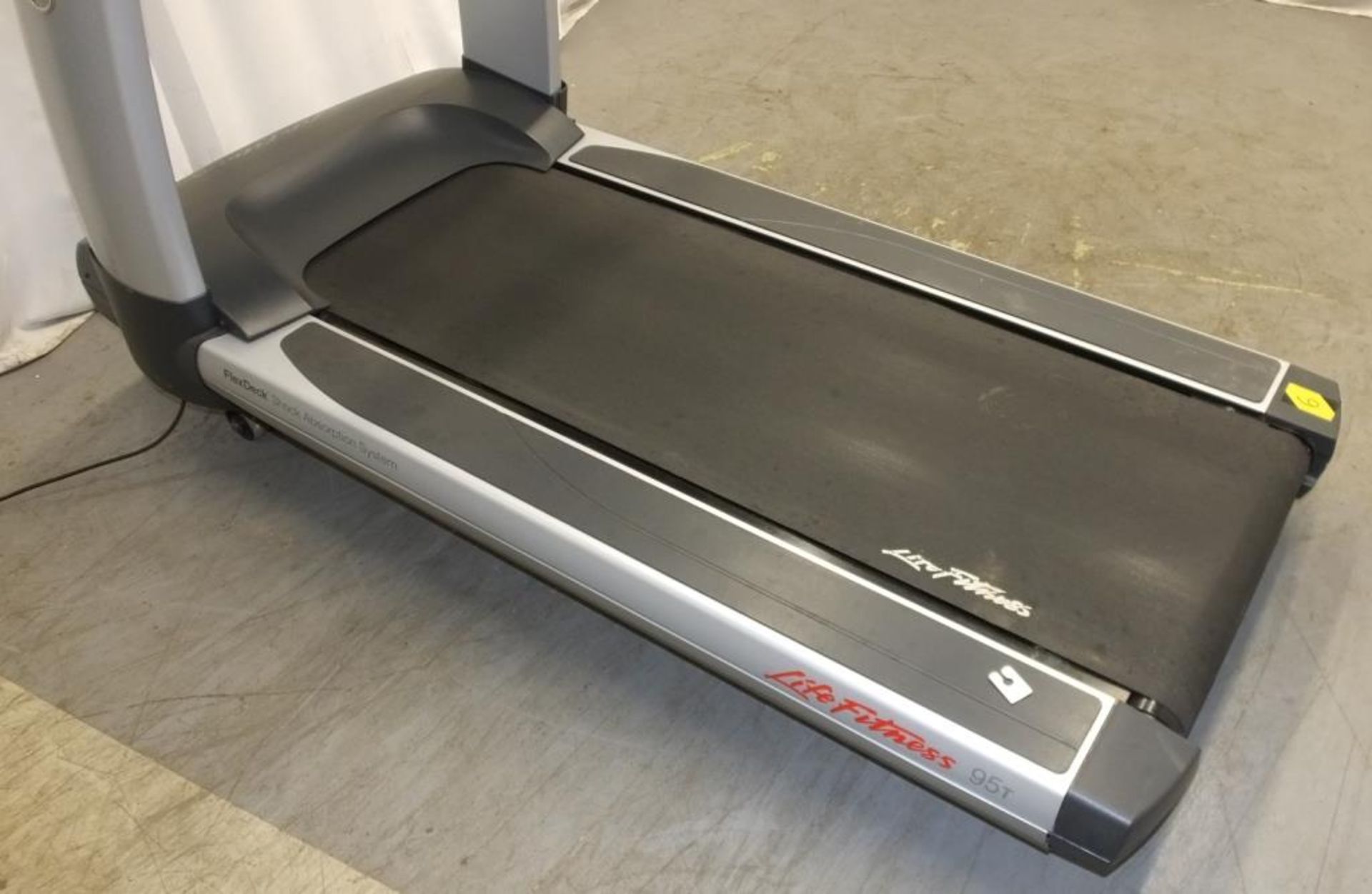 Life Fitness 95T FlexDeck shock absorption system treadmill - powers up - functionality untested - Image 2 of 12