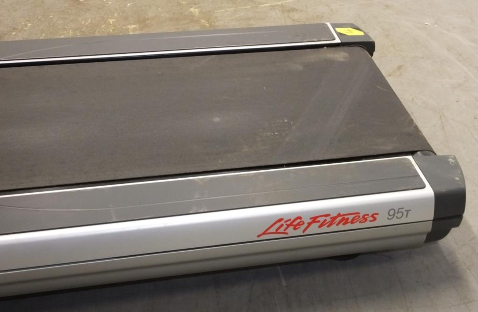 Life Fitness 95T FlexDeck shock absorption system treadmill - powers up - functionality untested - Image 4 of 20