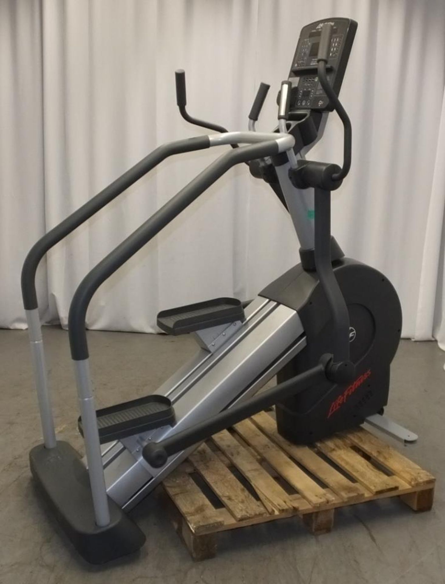 Life Fitness CLSL Summit Trainer/Stepper Machine - powers up - functionality untested