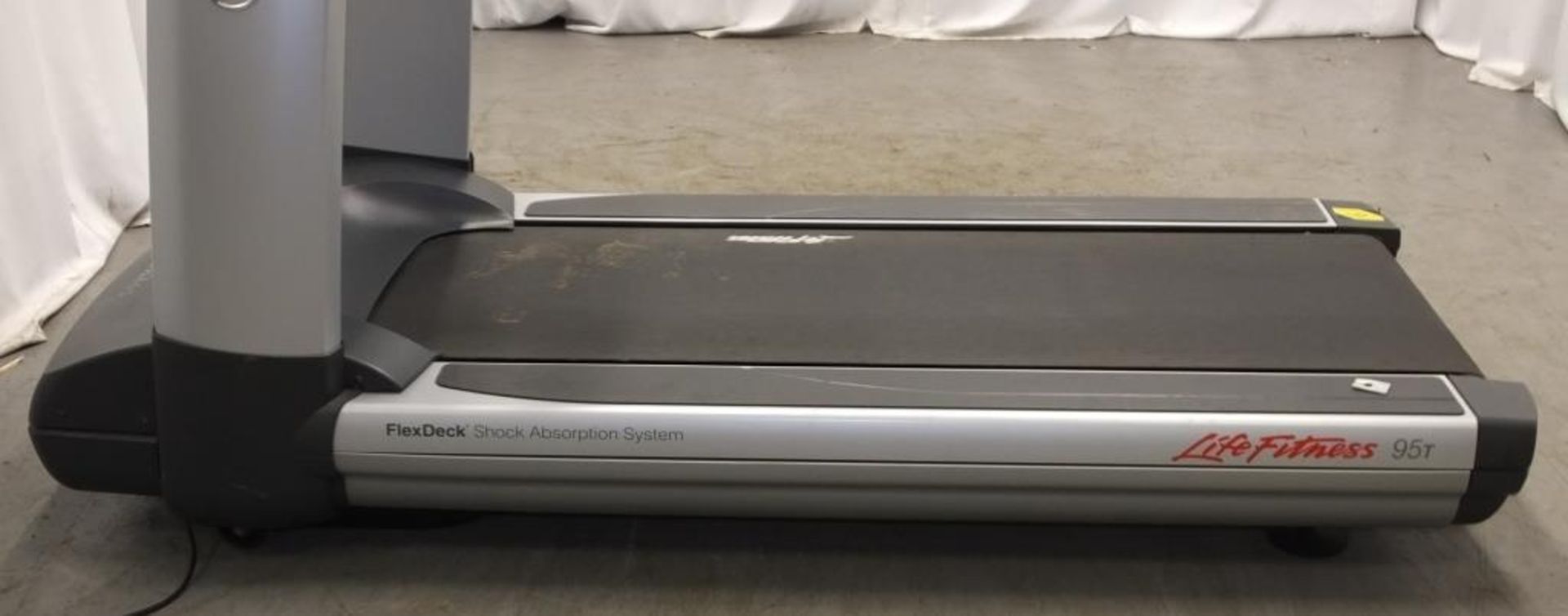 Life Fitness 95T FlexDeck shock absorption system treadmill - powers up - functionality untested - Image 11 of 12