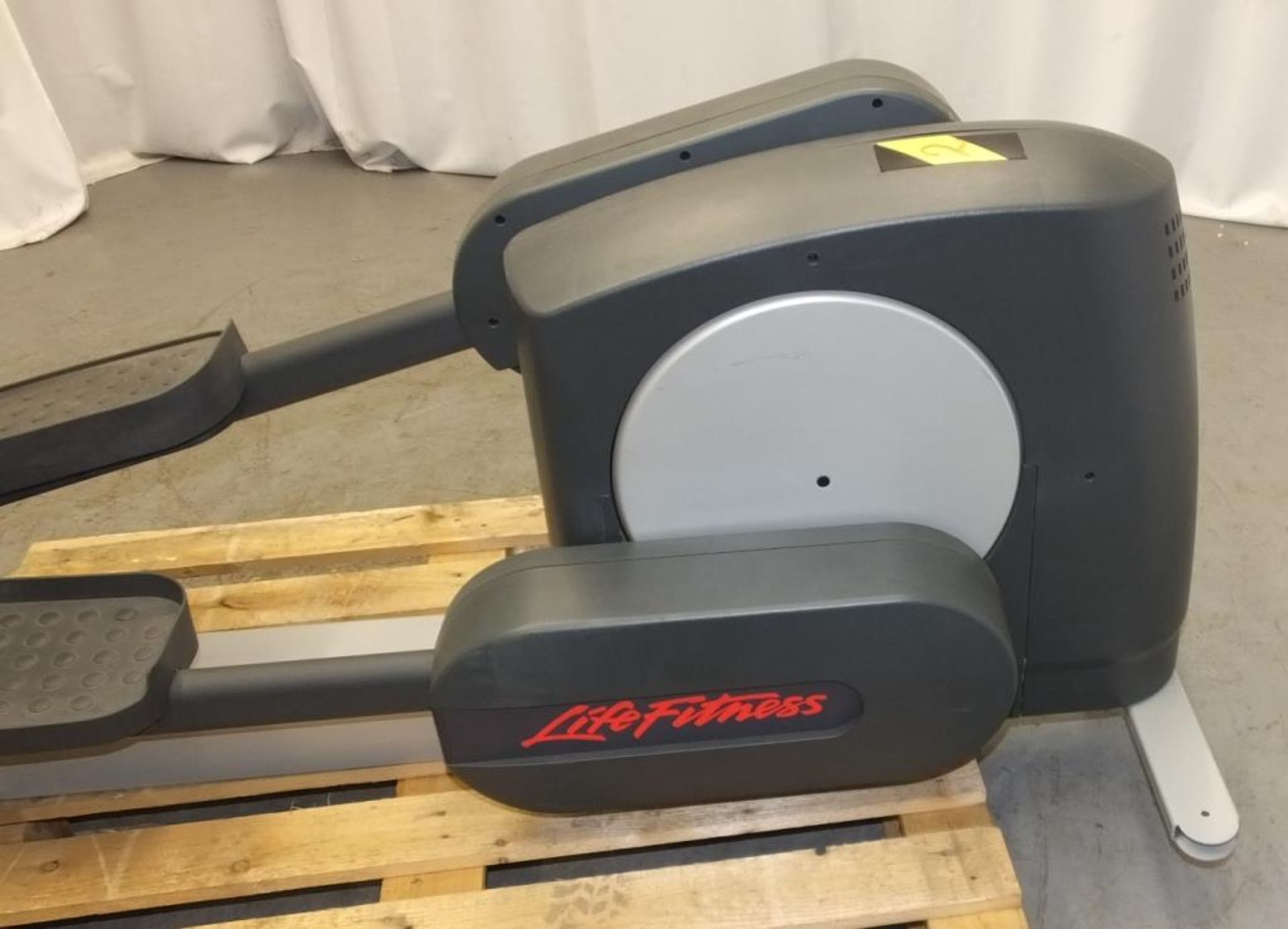 Life Fitness XHC Fit Stride Total Body Cross Trainer - powers up - functionality untested - Image 2 of 10
