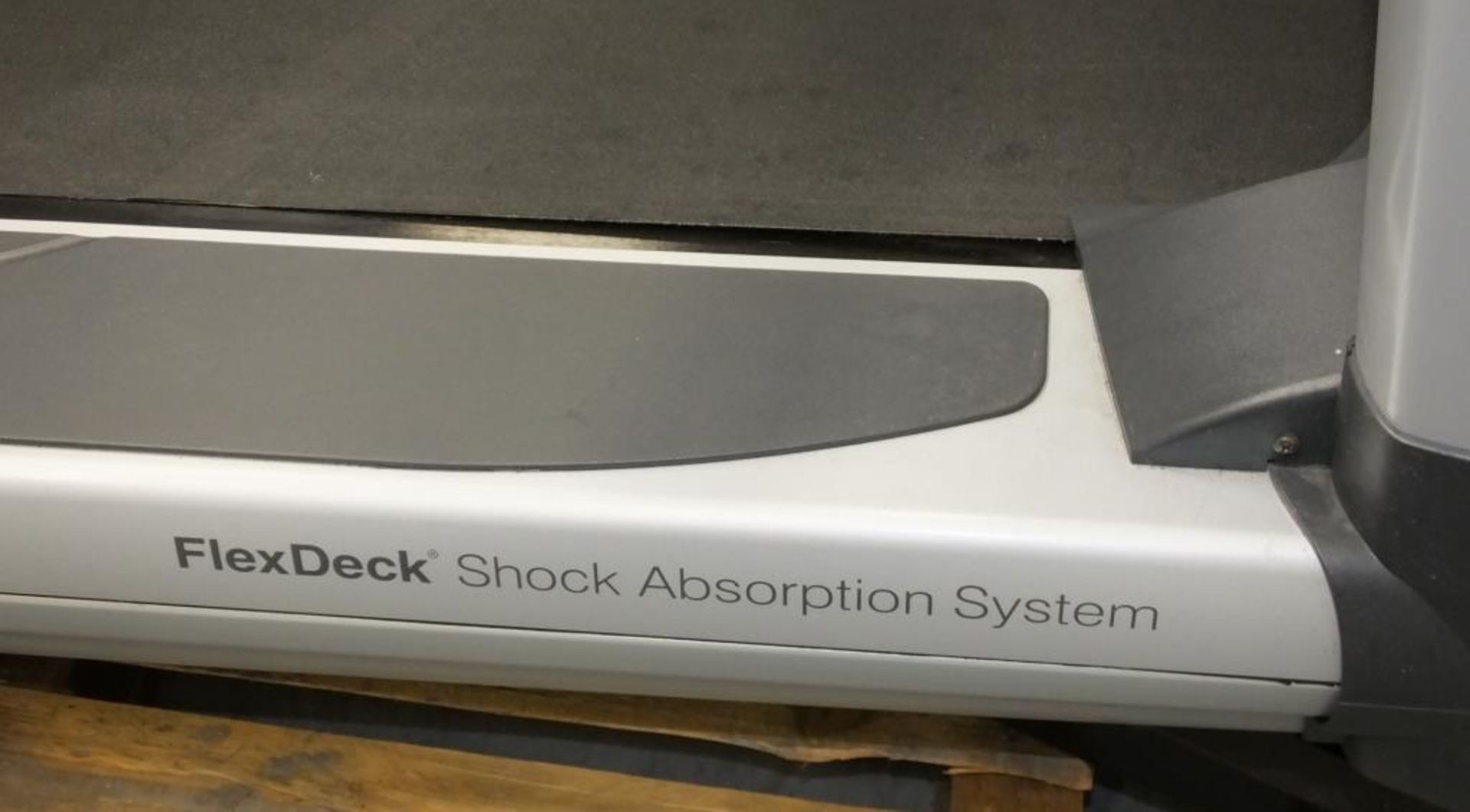 Life Fitness 95T FlexDeck shock absorption system treadmill - powers up - functionality untested - Image 4 of 13