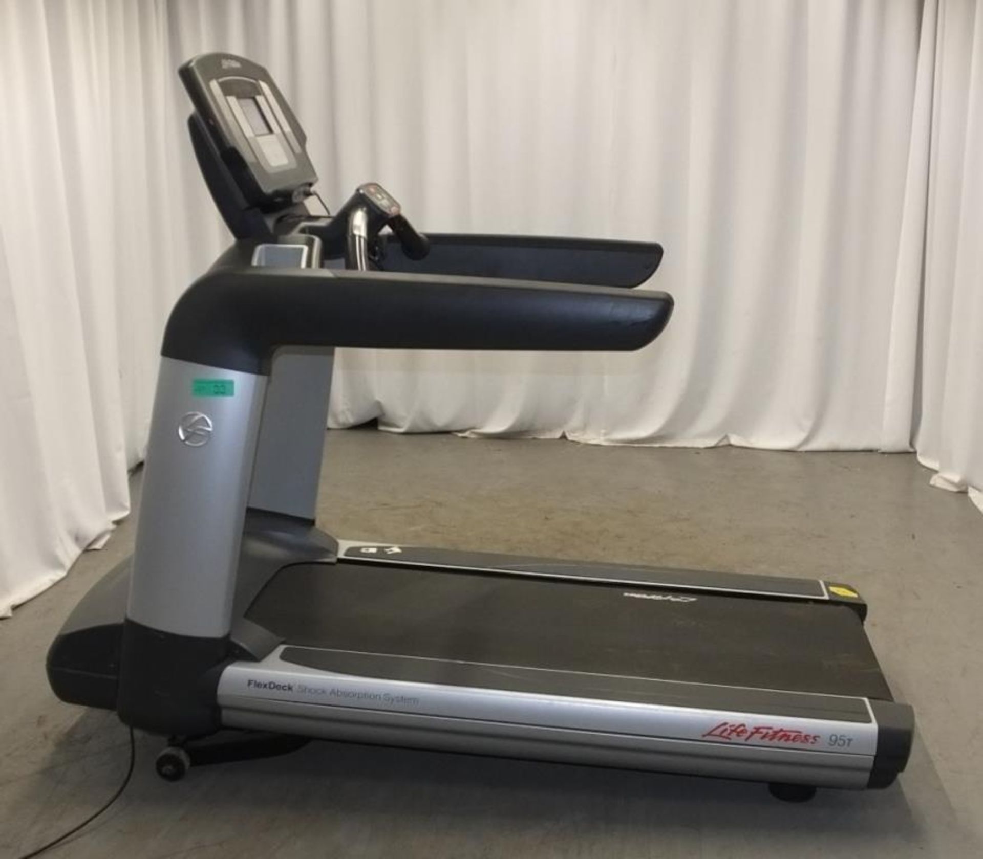 Life Fitness 95T FlexDeck shock absorption system treadmill - powers up - functionality untested - Image 9 of 13