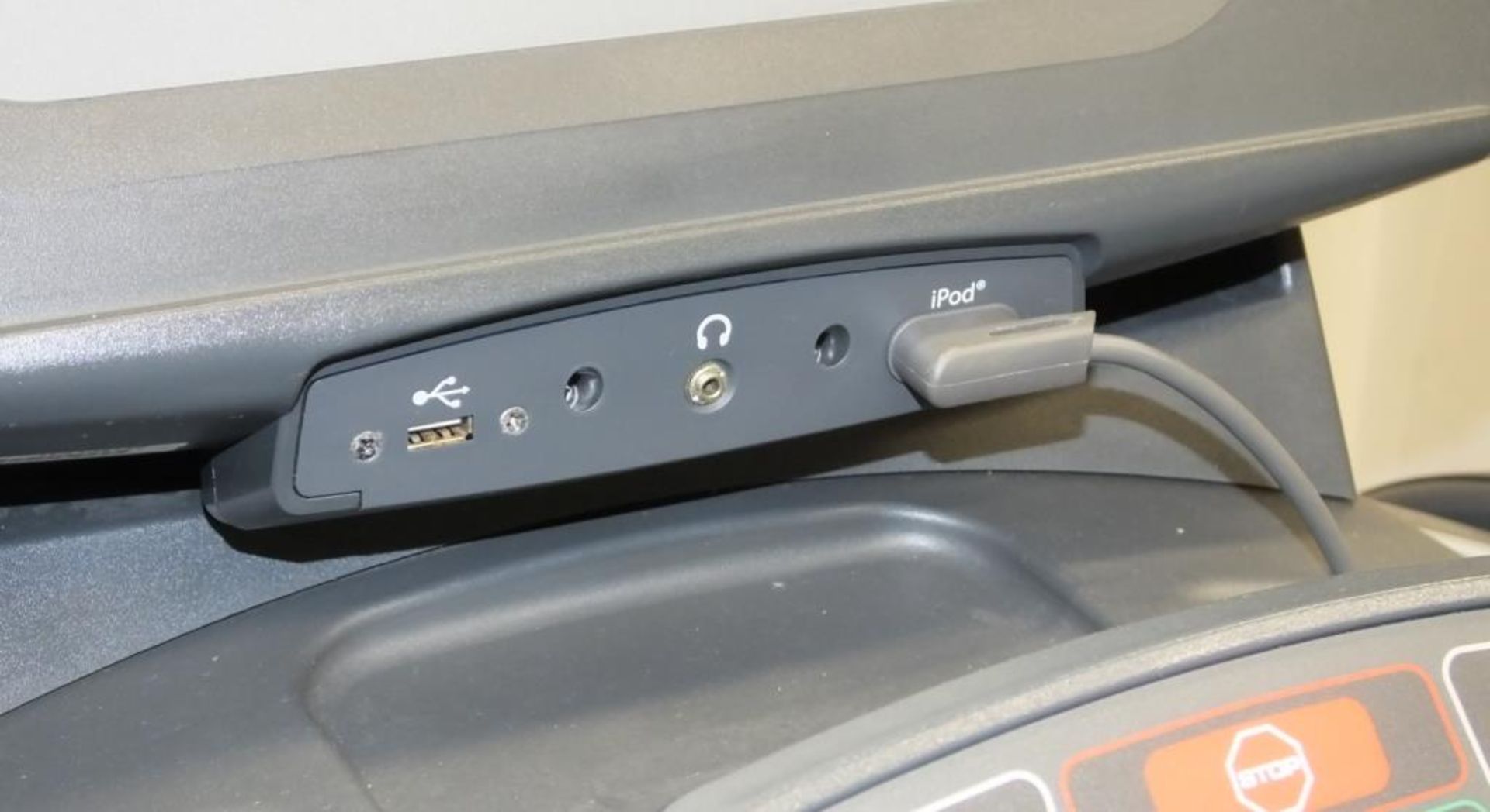 Life Fitness 95T FlexDeck shock absorption system treadmill - powers up - functionality untested - Image 5 of 12