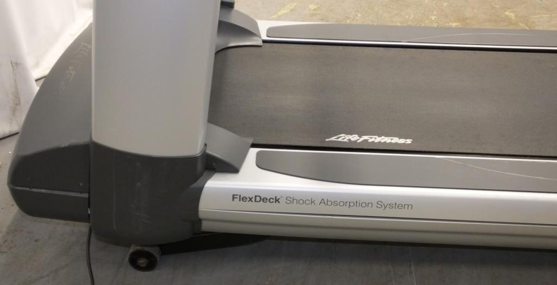 Life Fitness 95T FlexDeck shock absorption system treadmill - powers up - functionality untested - Image 3 of 20