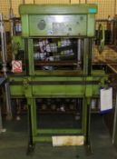 Laycock hydraulic press max load 60 tonnes - round oak - model 1551 - serial 1674