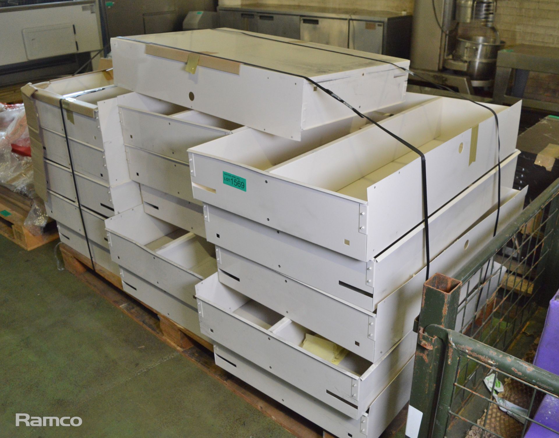 16x Metal drawers - W 980mm x D 600mm x H 150mm