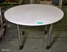 Berattato Table - White - Diameter 1200mm x H 740mm - on wheels