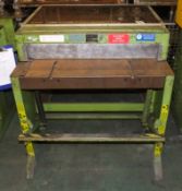 FJ Edwards Ltd manual guillotine - machine no 3780 ISS 2 - 88C 8747 - 3ft x 16G
