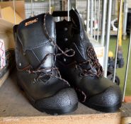 Stihl chainsaw safety boots - size 44 / 9