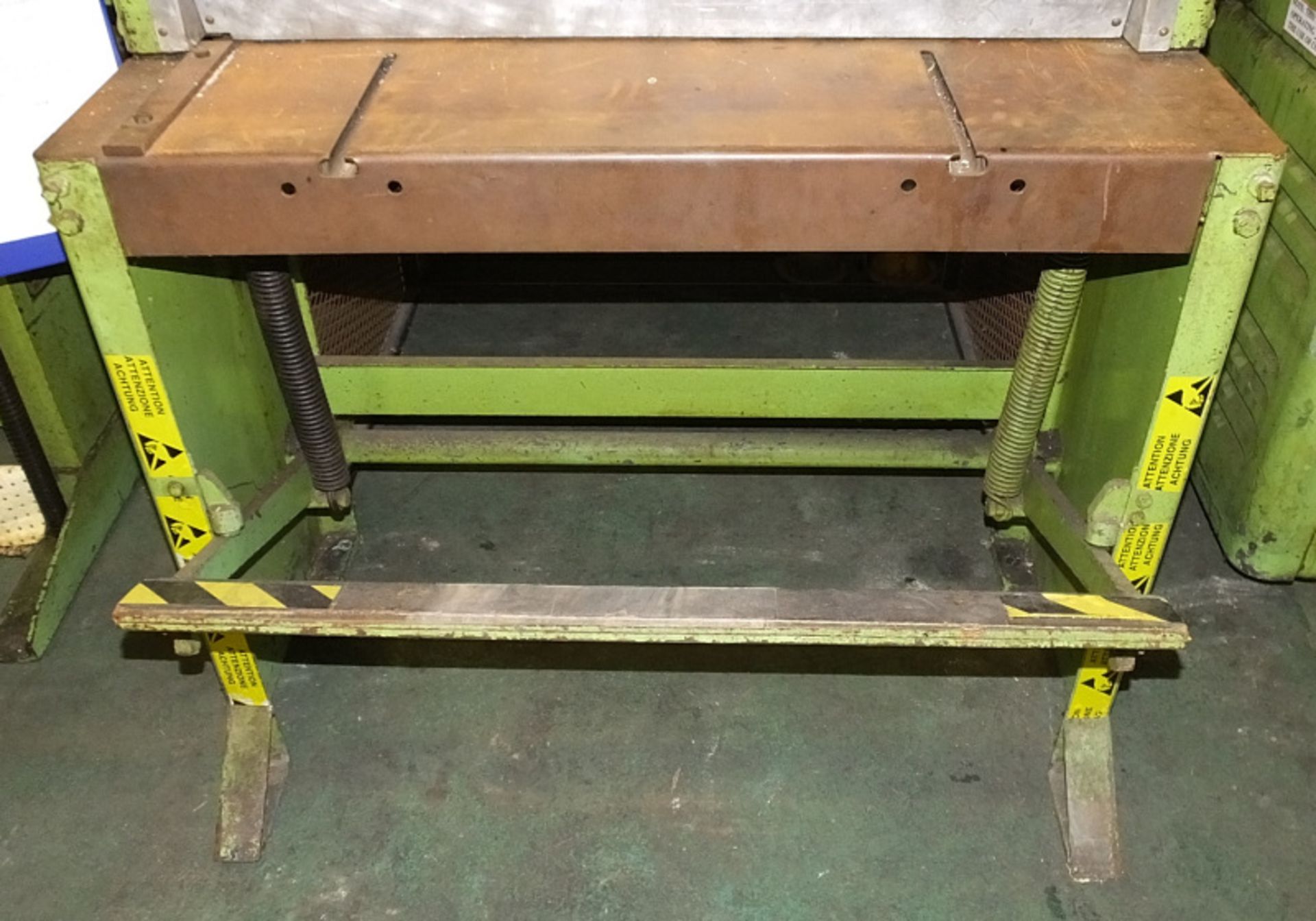 FJ Edwards Ltd manual guillotine - machine no 3780 ISS 2 - 88C 8747 - 3ft x 16G - Image 3 of 6
