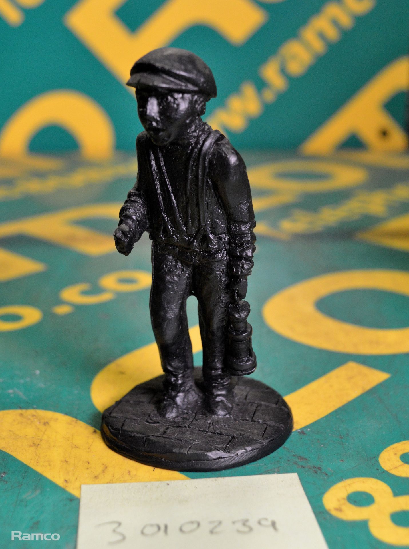 Classique coal miner figure ornament