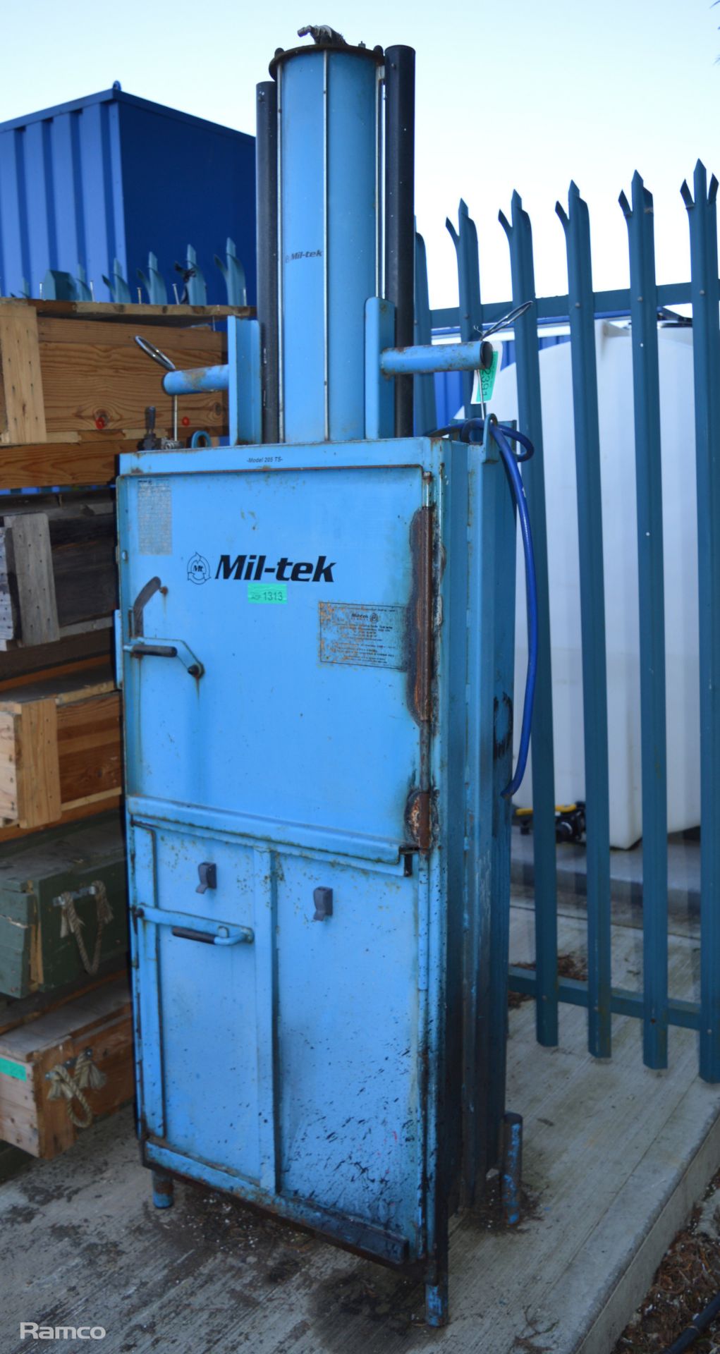 Milltek 205TS Cardboard & Plastic Baler - Image 2 of 2