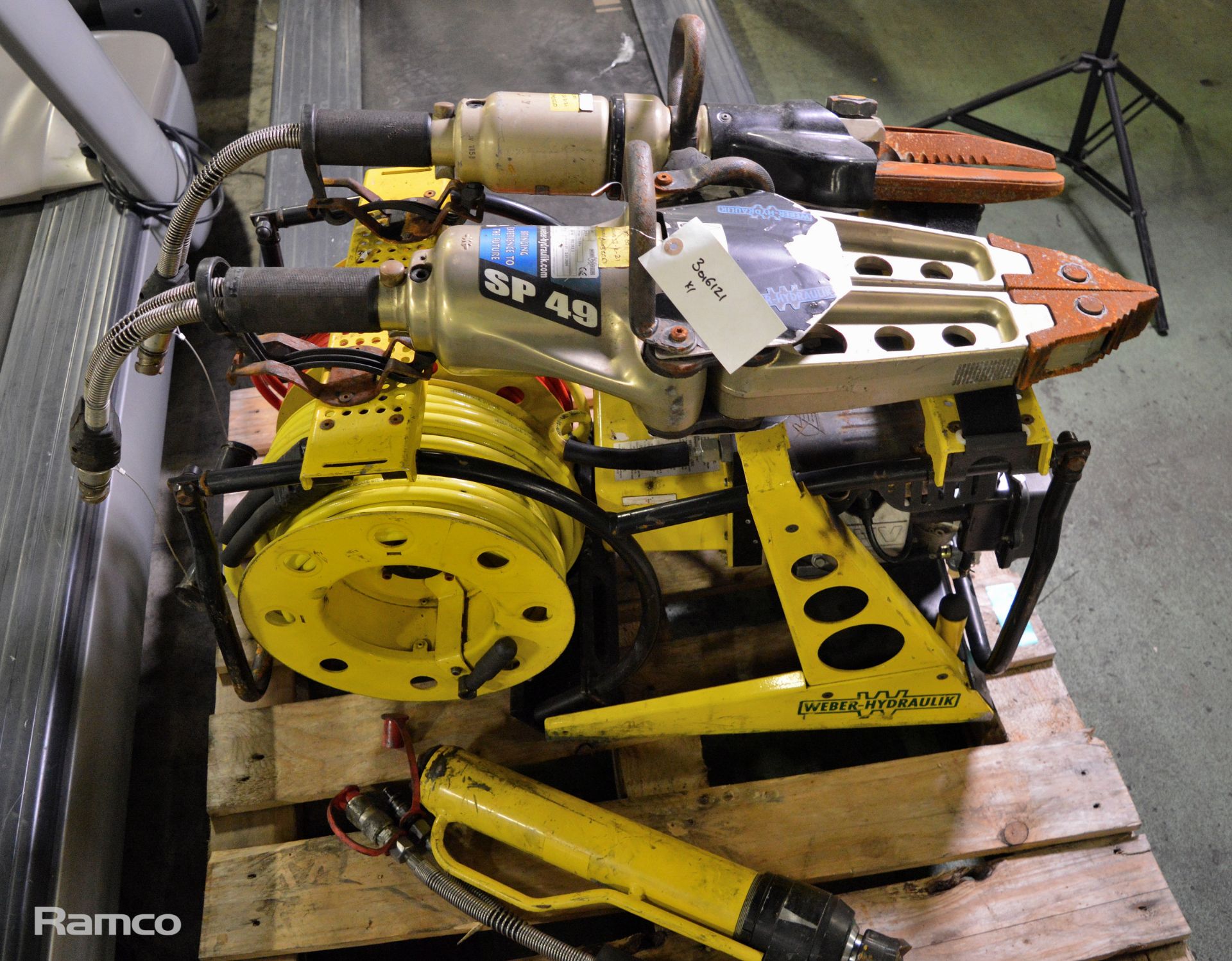 Weber Hydraulic Rescue Equipment & Accessories - Cutter, Spreader, Ram, Power pack & hoses - Image 3 of 9