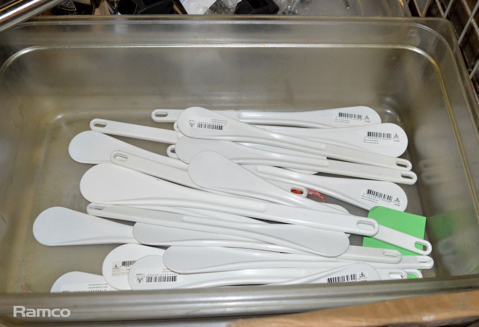 Catering Plates, Knives, Forks, Mats, Cups, Cling Film, water purification tablets, 2x large stirrer - Image 4 of 7