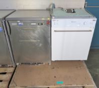 Hotpoint Under Counter Dishwasher L 600mm x W 600mm x H 870mm, Electrolux Fridge RUCR16X1G