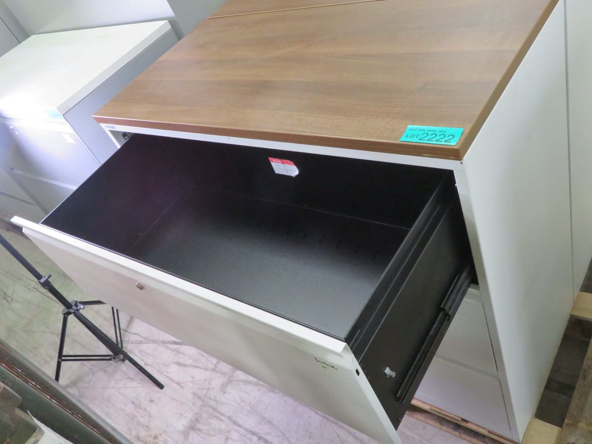 3 Drawer Wooden Top Filing Cabinet L 1000mm x W 480mm x H 1000mm - Image 2 of 3