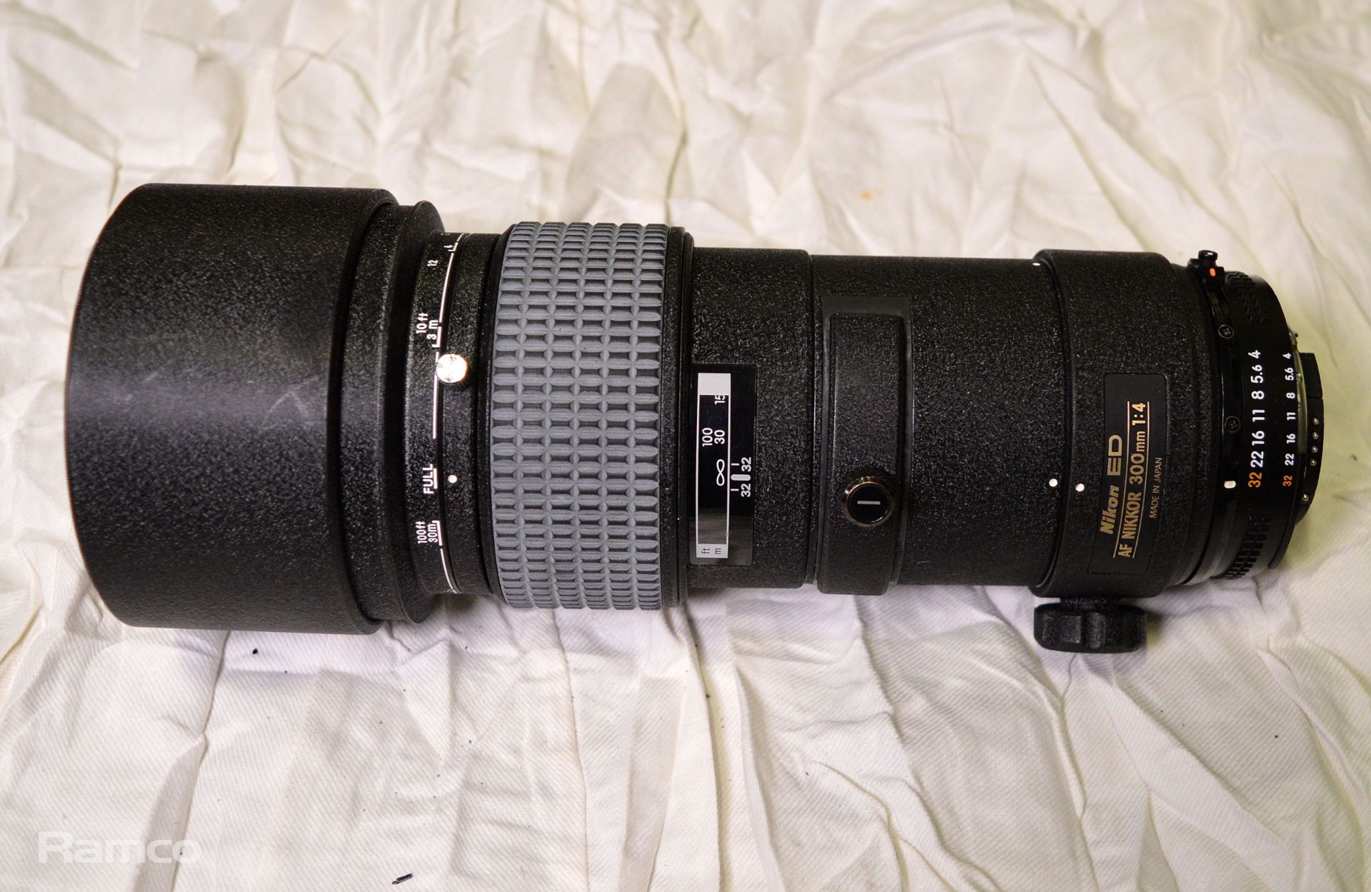 Nikon ED AF Nikkor 300mm 1:4 Lens & Case - Image 2 of 7