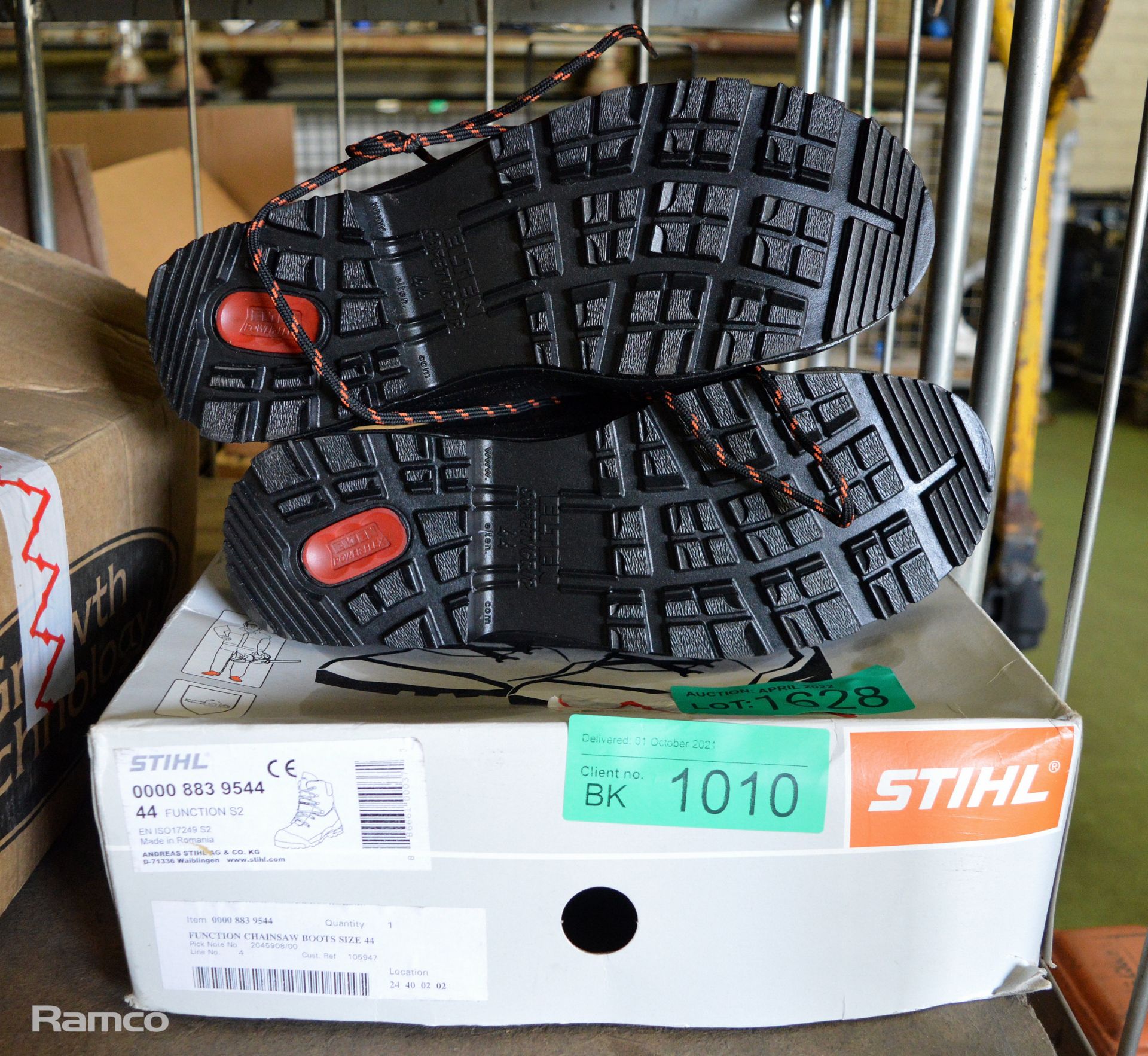 Stihl chainsaw safety boots - size 44 / 9 - Image 3 of 3