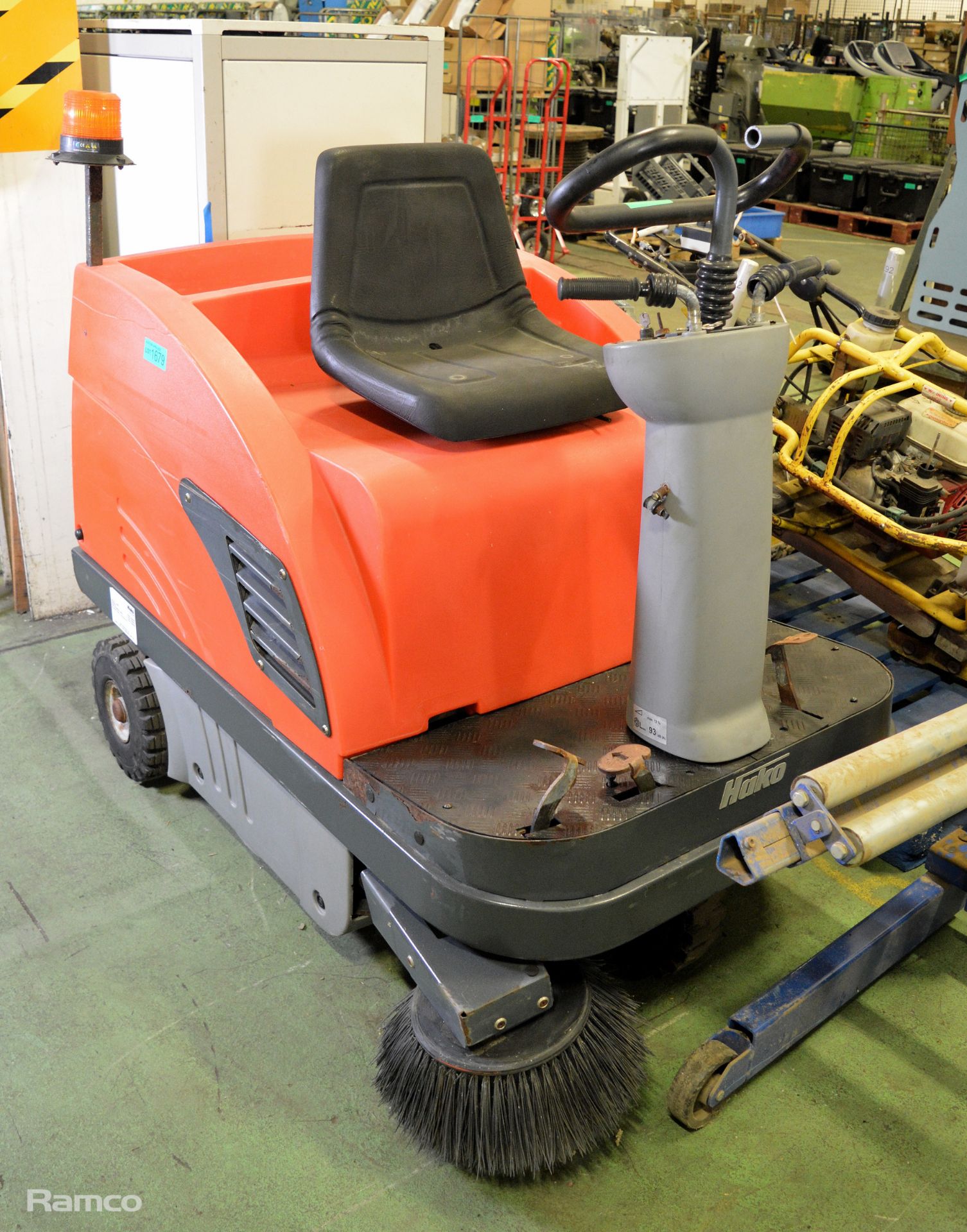 Hako petrol engine ride on floor sweeper - hrs run 985.7 - Image 2 of 8