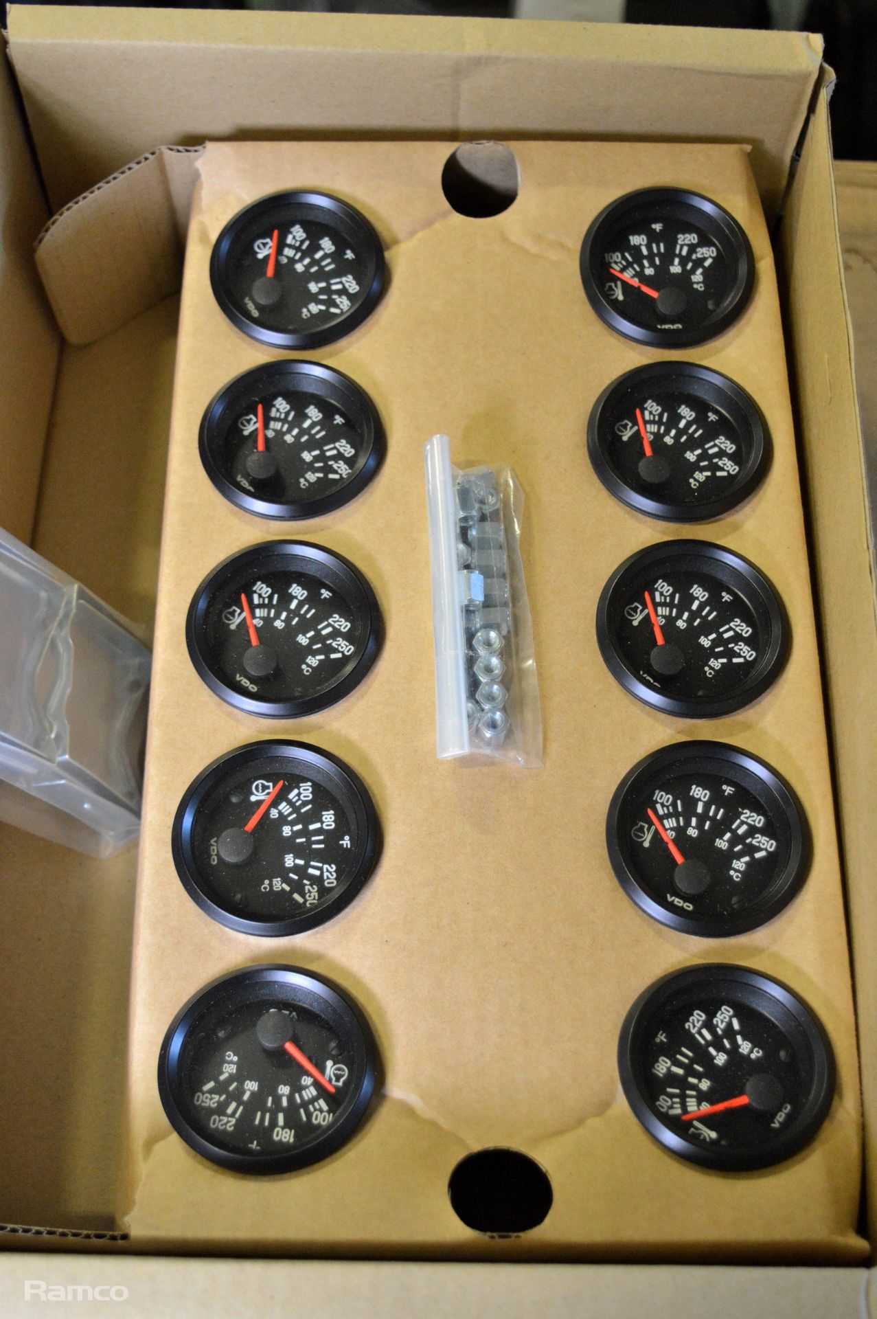 Box of 100 Siemens VDO Engine Water Temperature Gauges - Image 2 of 4