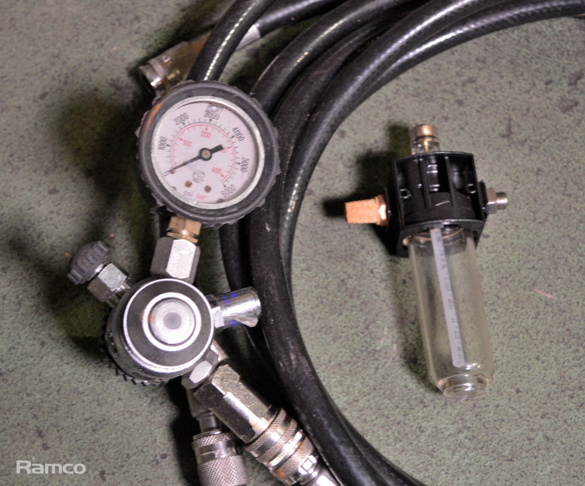 Pressure Gauge & Hosing 2.5 - 2 Bar - Image 2 of 2