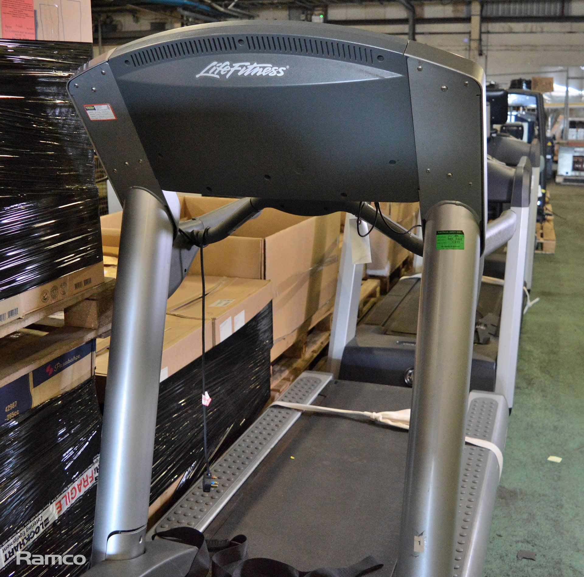 Life Fitness 95Ti Fixed Treadmill 250V - L 2010mm x W 900mm x H 1650mm - Image 7 of 7