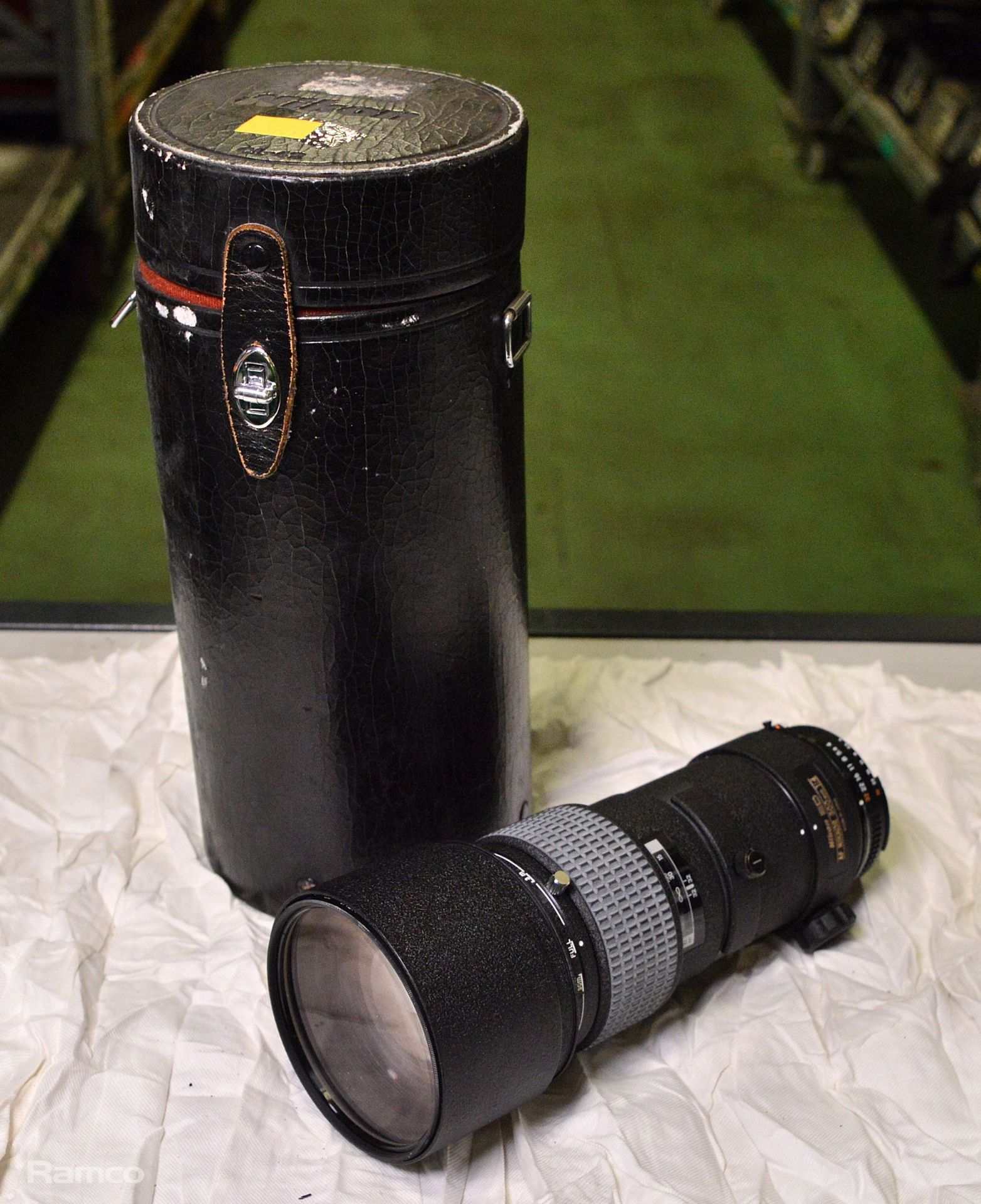 Nikon ED AF Nikkor 300mm 1:4 Lens & Case