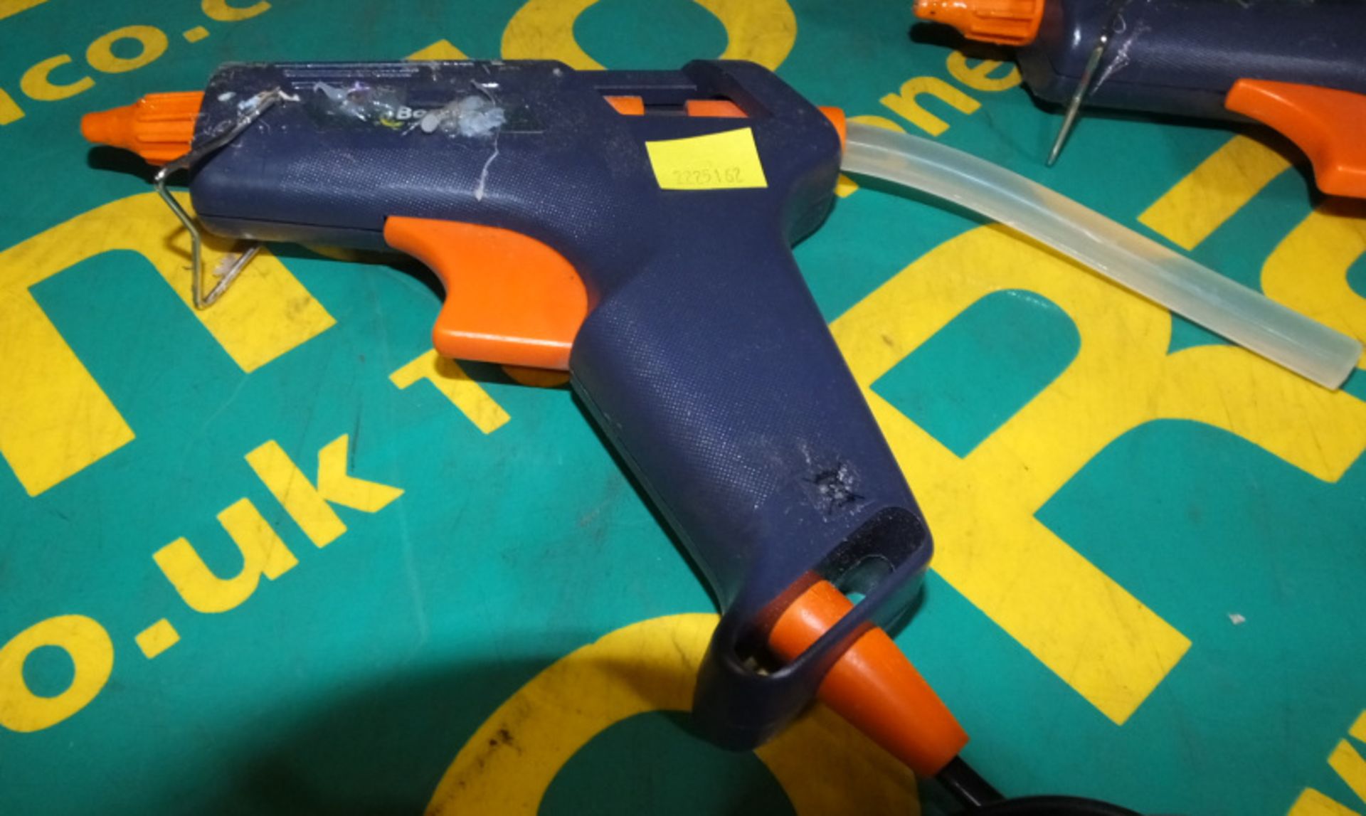 4x Bostik Trigger Action Glue Gun 230V - Image 2 of 2