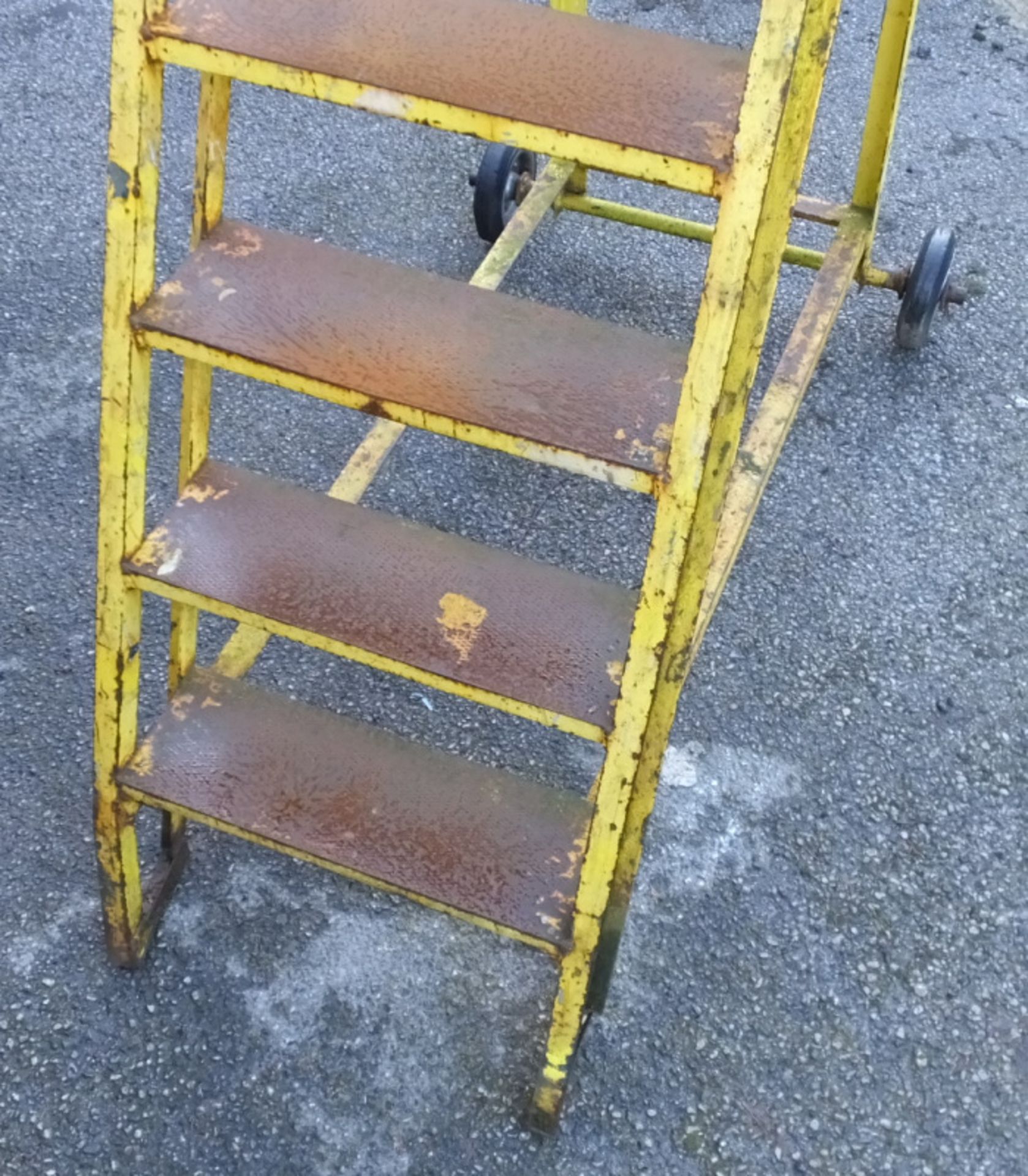 6 step & platform step ladder - Image 4 of 4