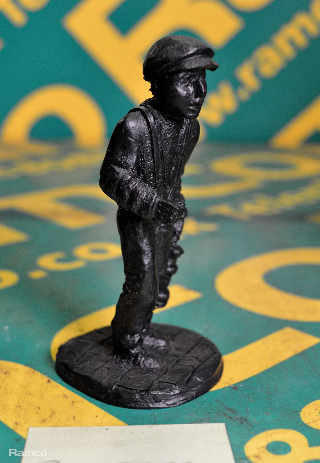 Classique coal miner figure ornament - Image 2 of 2