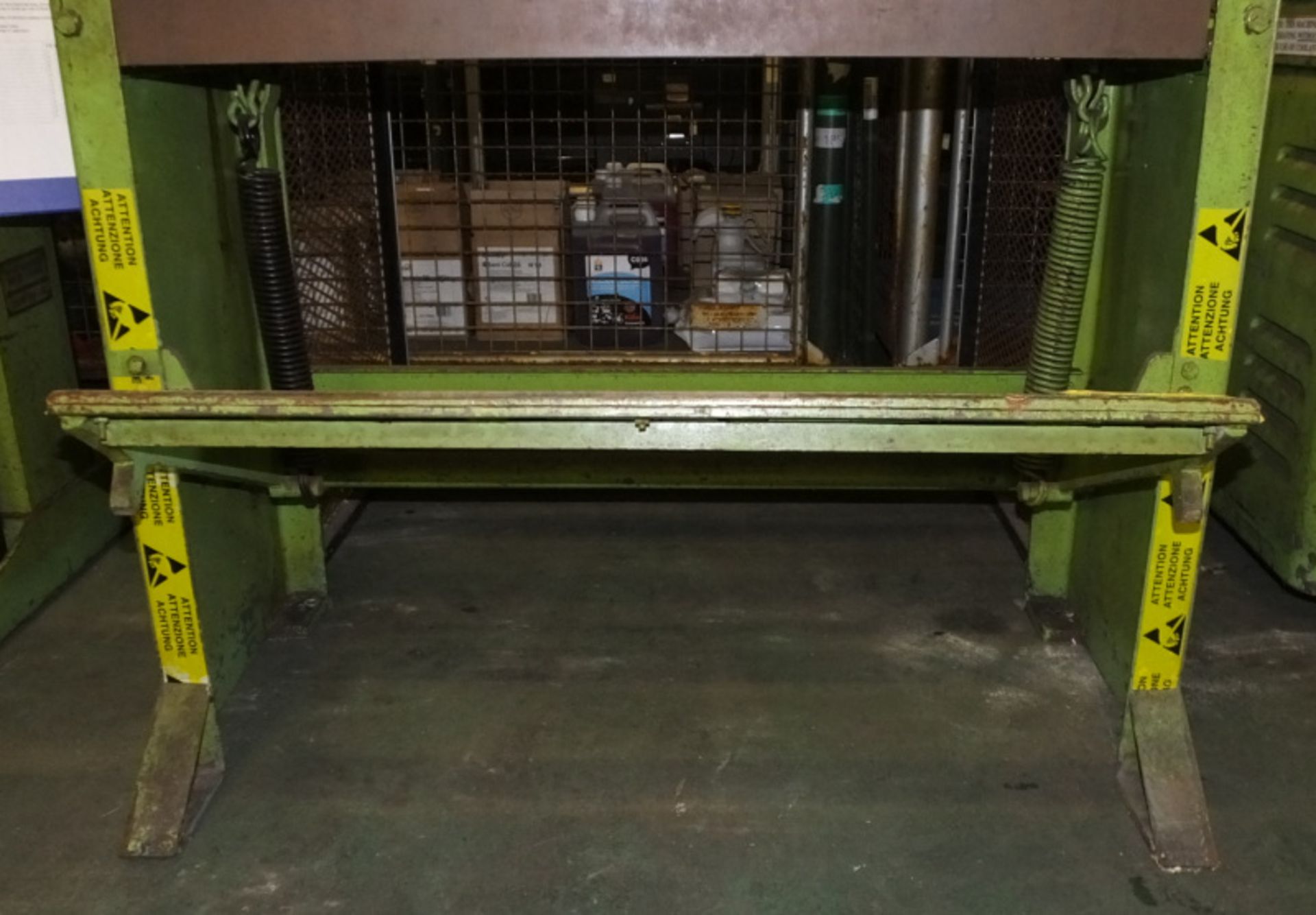 FJ Edwards Ltd manual guillotine - machine no 3780 ISS 2 - 88C 8747 - 3ft x 16G - Image 5 of 6