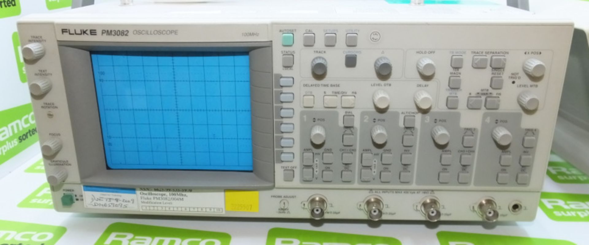 Fluke PM3082 Oscilloscope 100mhz - 3x 10:1 passive probes, 1x 1:1 passive probes, manual, 2x RS conn - Image 2 of 5