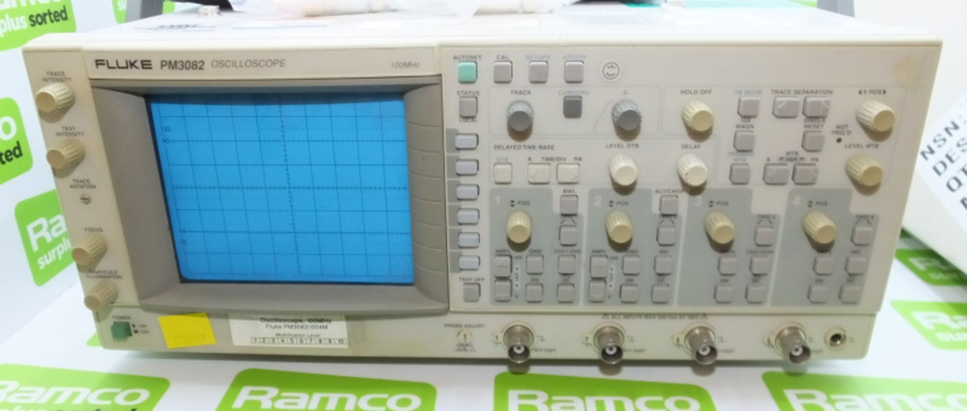 Fluke PM3082 Oscilloscope 100mhz - 1x 10:1 passive probes, manual, cable, 2x RS connectors, accessor - Image 2 of 5