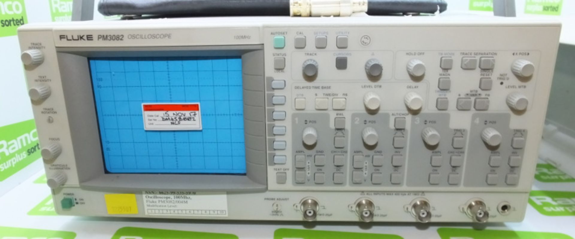 Fluke PM3082 Oscilloscope 100mhz - 1x 1:1 passive probes, manual, cable, 1x RS connector, accessory - Image 2 of 5