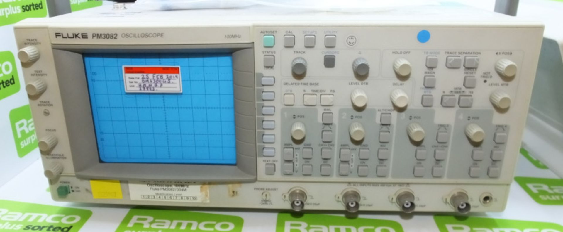 Fluke PM3082 Oscilloscope 100mhz - 3x 10:1 passive probes, 1x 1:1 passive probes, manual, cable, 2x - Image 2 of 6