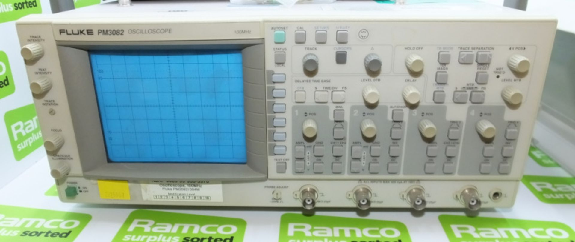 Fluke PM3082 Oscilloscope 100mhz - 2x 10:1 passive probes, 1x 1:1 passive probes, manual, cable, 1x - Image 2 of 5