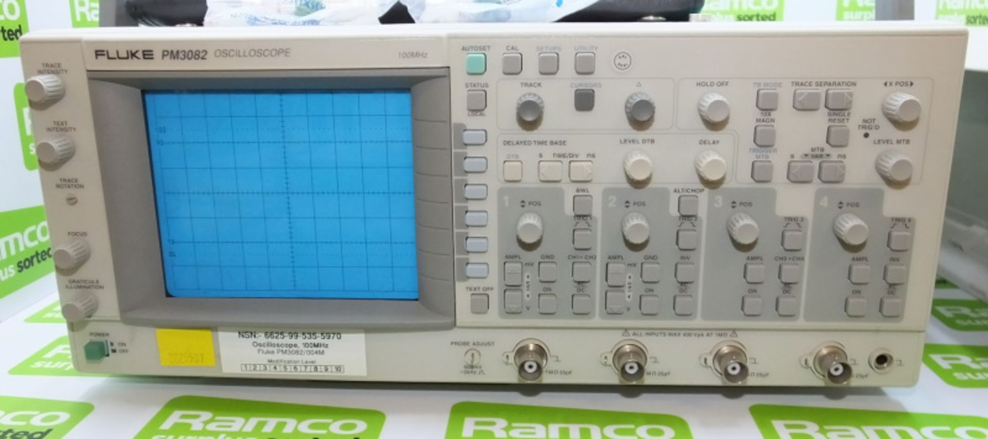 Fluke PM3082 Oscilloscope 100mhz - 2x 10:1 passive probes, 2x 1:1 passive probes, manual, cable, 2x - Image 2 of 5