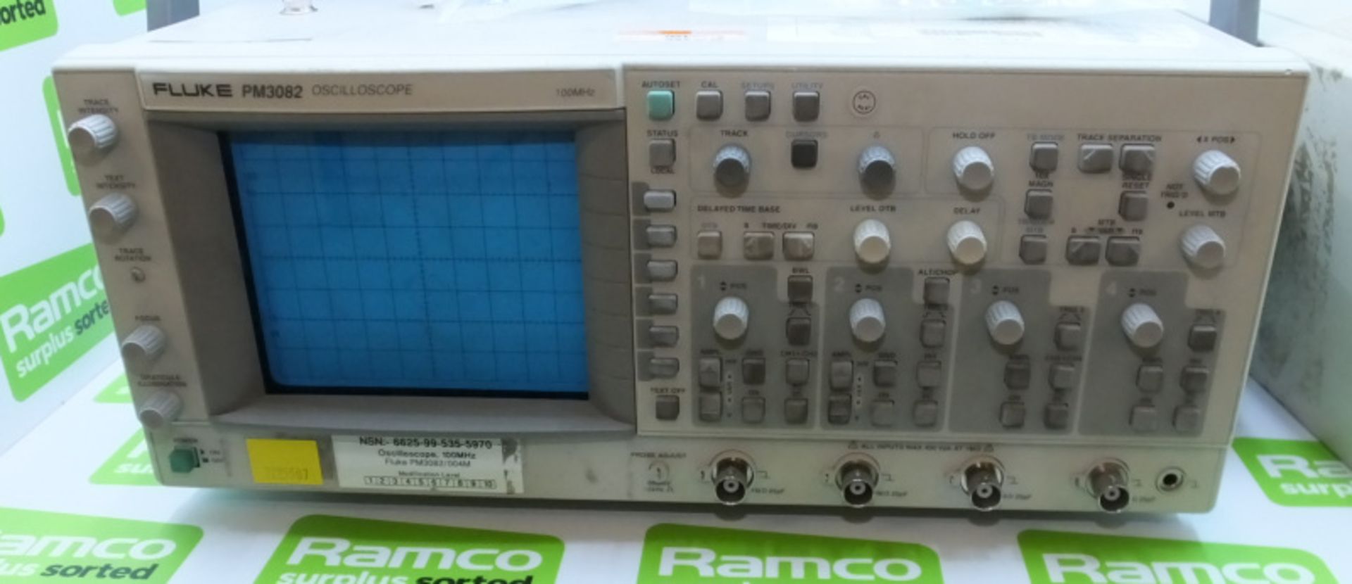 Fluke PM3082 Oscilloscope 100mhz - 2x 10:1 passive probes, 2x 1:1 passive probes, manual, cable, 2x - Image 2 of 5