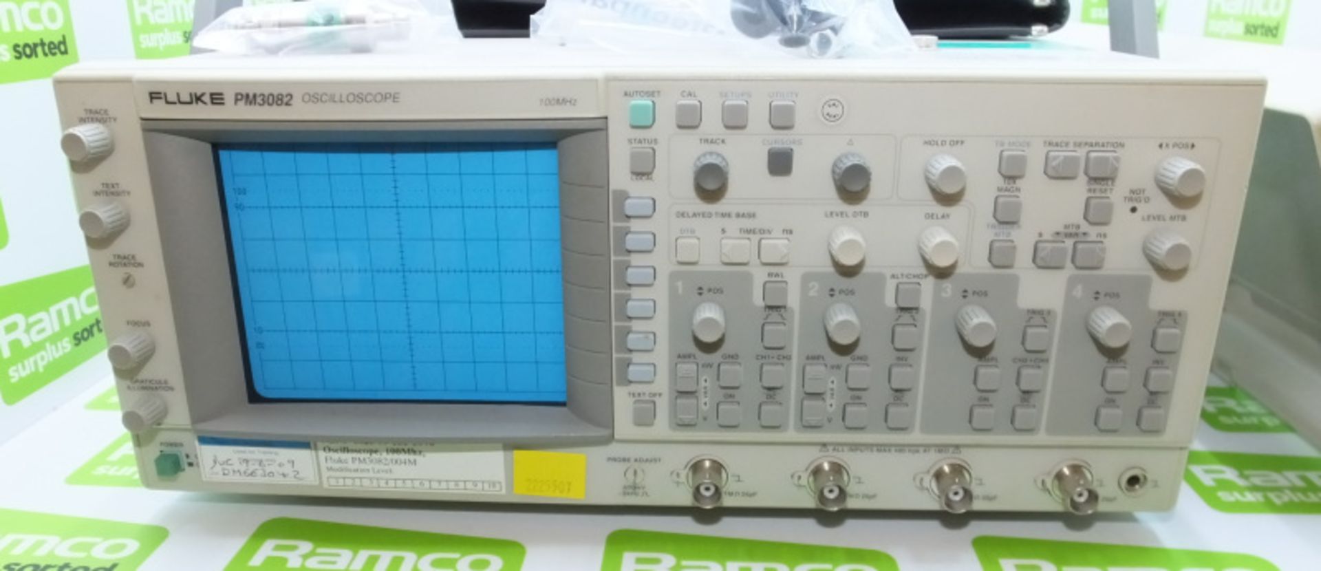 Fluke PM3082 Oscilloscope 100mhz - passive probes parts, manual, 2x RS connectors, accessory pouch - Image 2 of 5