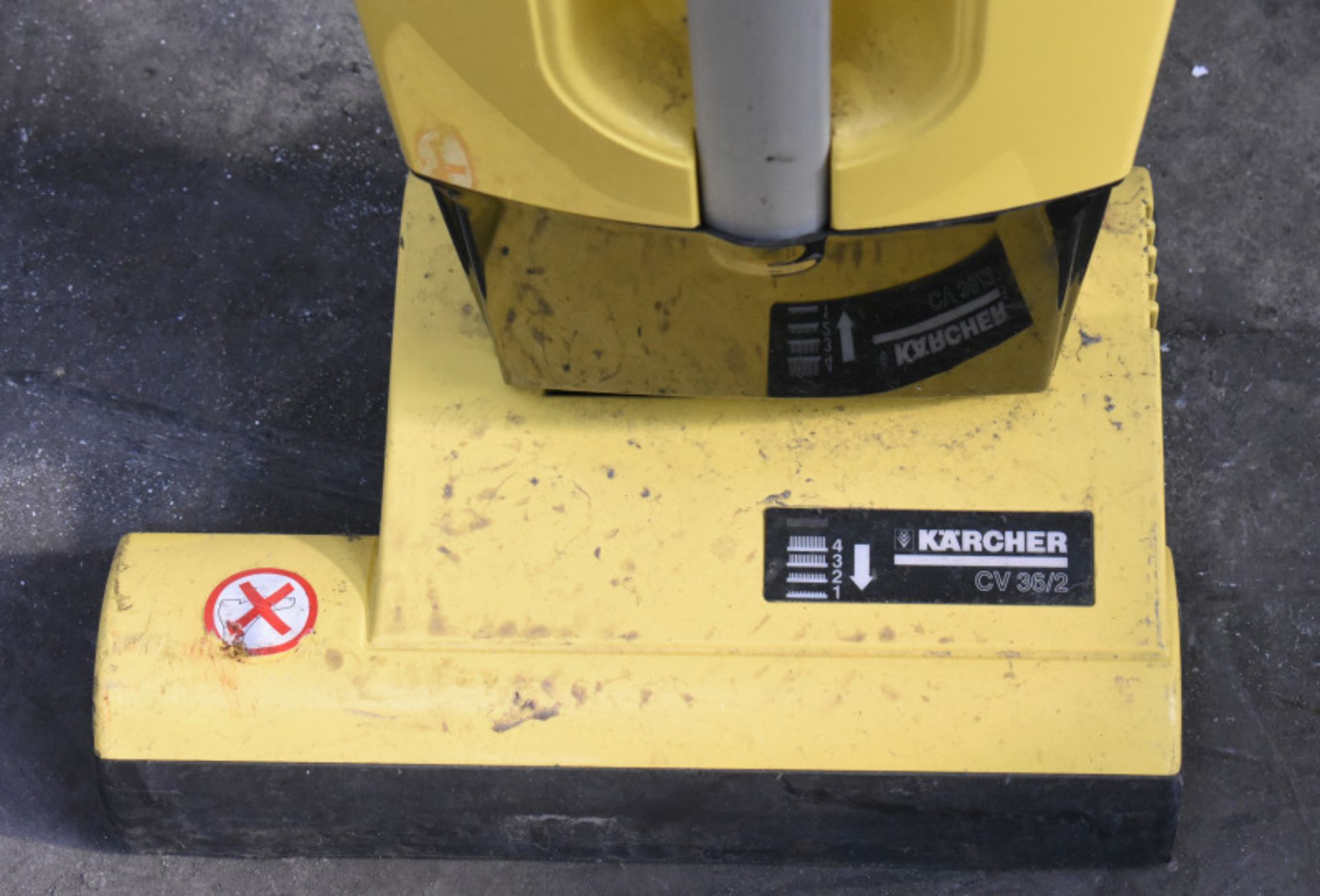 Karcher CV 36/2 Vaccum Cleaner - Image 2 of 3